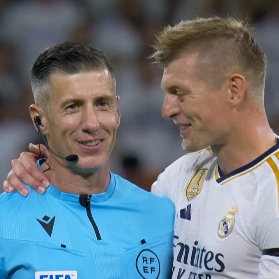 CuentaMister's tweet photo. Kroos: "Si hubiéramos jugado bien, hubiéramos ganado 4-0 al Barça"

¿Jugar bien? Vosotros de eso no sabéis, sabéis de meter el autobús en Manchester y colgaros del larguero, y luego de robar contra el Barça los 2 clásicos de Liga @ToniKroos https://t.co/bFNyS2x2Cc
