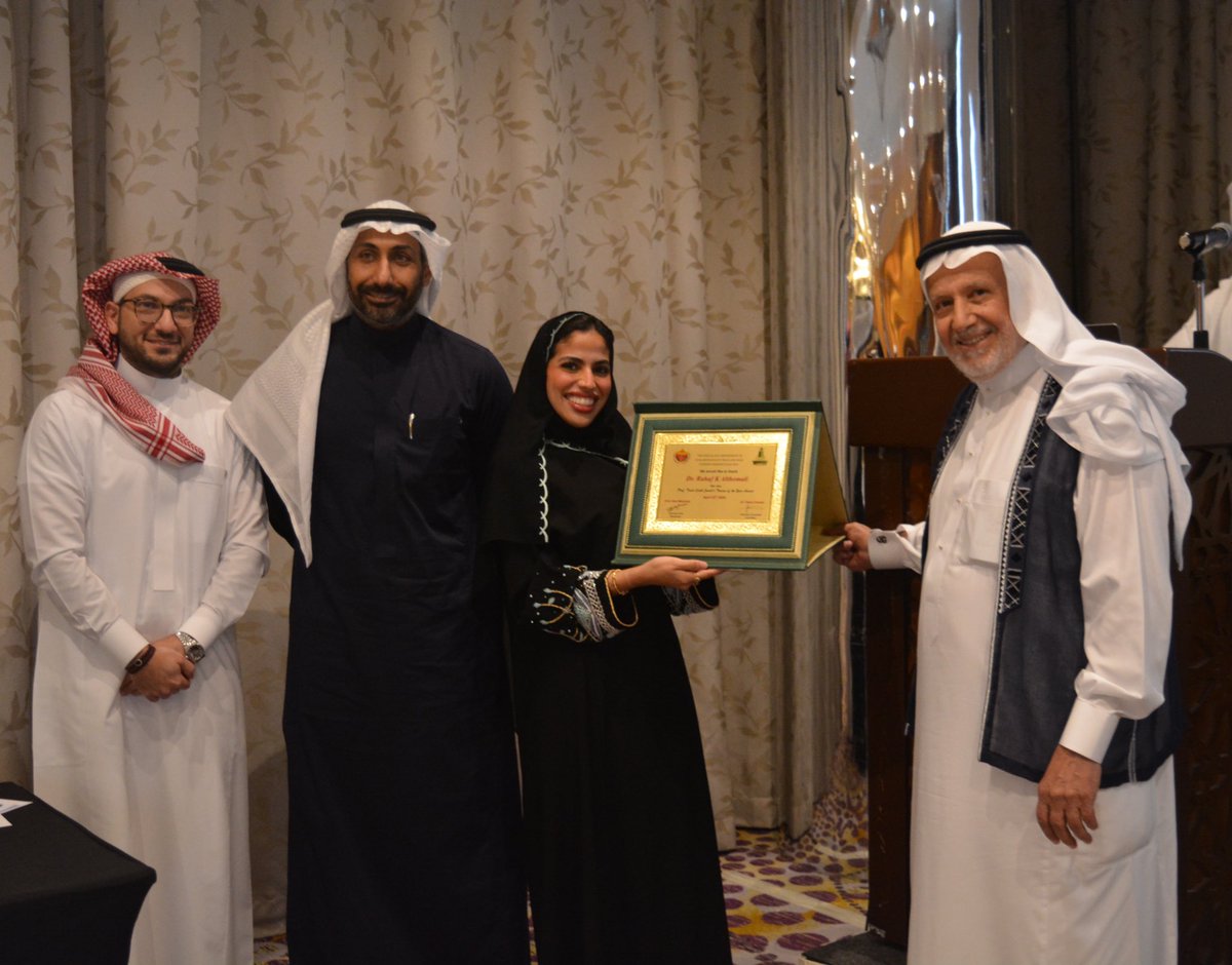ORL_SC_KAU's tweet photo. Prof. Tarek Jamal’s award for trainee of the year goes to Dr. Rahaf Althumali !🌟 https://t.co/1rRXyeDQ76