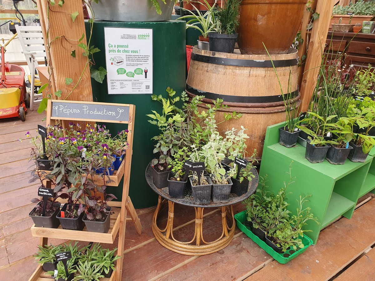 Très heureux d'avoir inauguré ce soir le #PlantB, la 1ère ressourcerie spécialisée dans le jardinage portée par l'association Coup de Pousses ! 🌱 📍5 bd Poniatowski, 75012 Paris Courrez la découvrir !