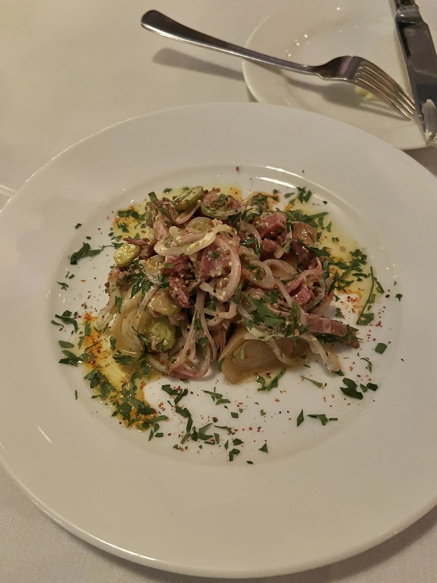 FranchesLim's tweet image. Today, I went to a French restaurant with my friend. At night, the shop is lit with lots of candles, so it&apos;s warm and perfect for a drink to chat with the family.