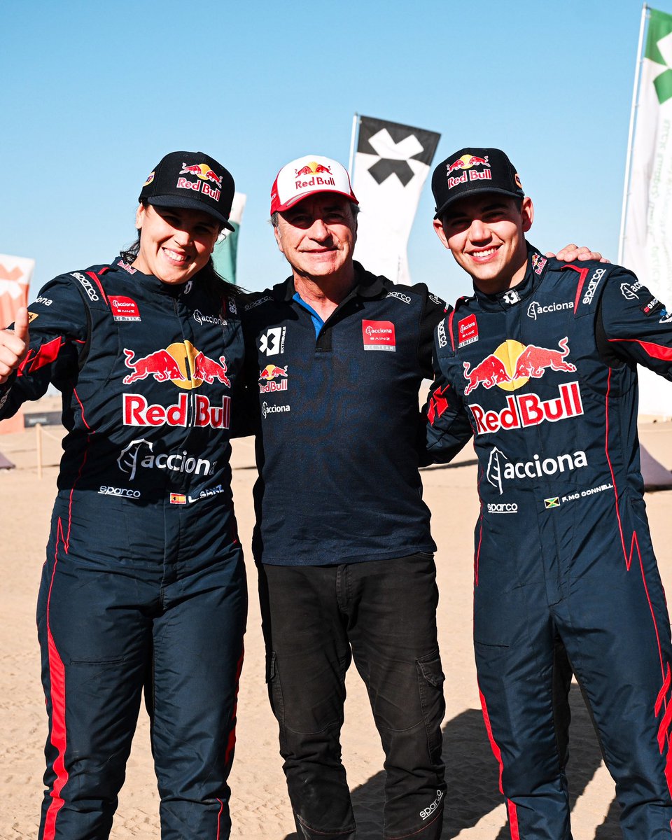 Name a better trio 🤔 @CSainz_oficial @LaiaSanz_ @FrazzzMcConnell - #ASXETeam #DrivenByNature