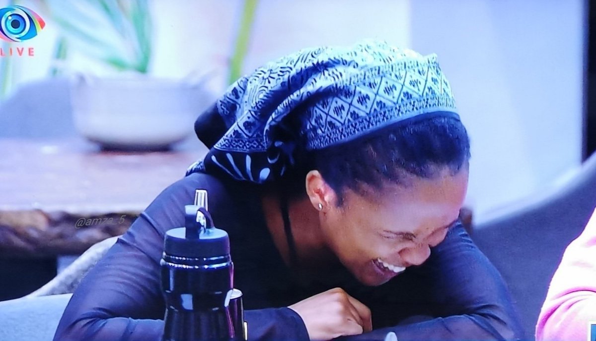 DaintyDei's tweet photo. Nonku coming back for her wine...and Sorisha saying she set her priority right.#RHODurban https://t.co/eMoAYBWYzq