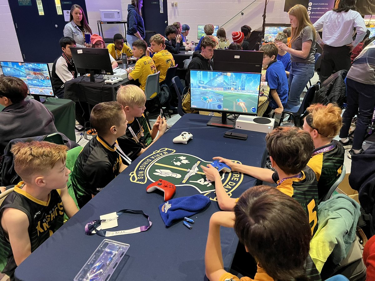 Incredible job today by our esports athletes participating in the HCDSB Rocket League Tournament. Amazing sportsmanship by all players. Thank you @hcdsbsteam for putting on another great event! @stjburlington