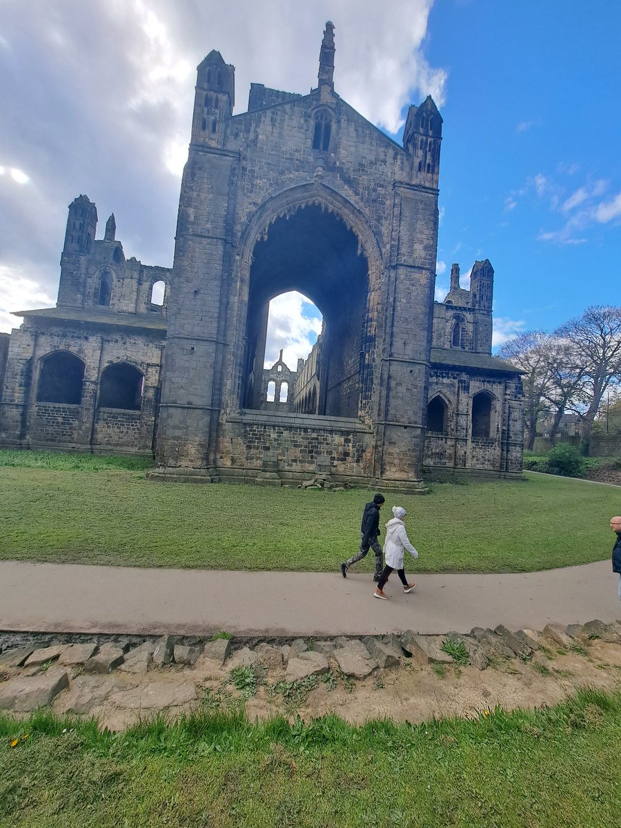 stevov1981's tweet photo. Just been to the beautiful Kirkstall Abbey. It is a magnificent sight on a spring day. You really feel as though you're walking through history https://t.co/b8iRyCTDNN