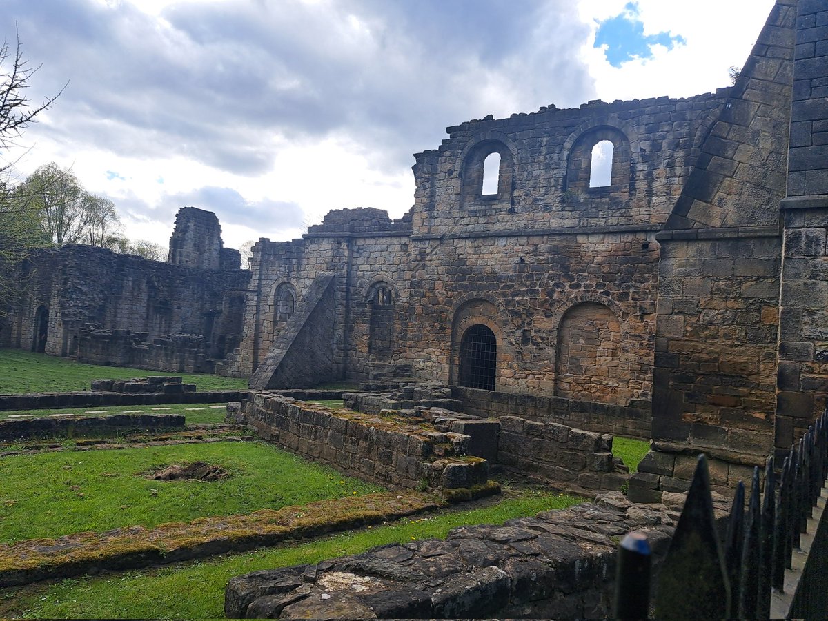 stevov1981's tweet photo. Just been to the beautiful Kirkstall Abbey. It is a magnificent sight on a spring day. You really feel as though you're walking through history https://t.co/b8iRyCTDNN