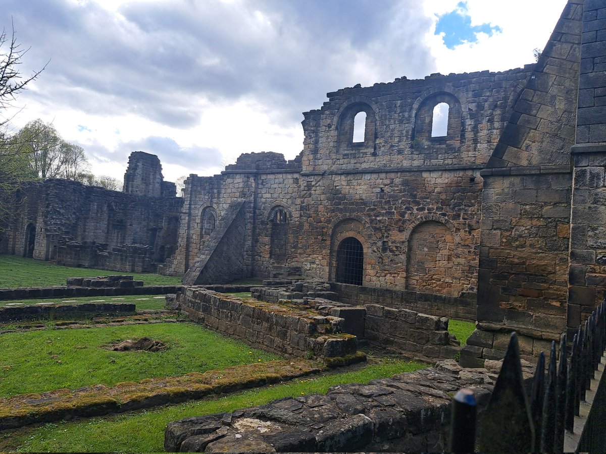 Just been to the beautiful Kirkstall Abbey. It is a magnificent sight on a spring day. You really feel as though you're walking through history