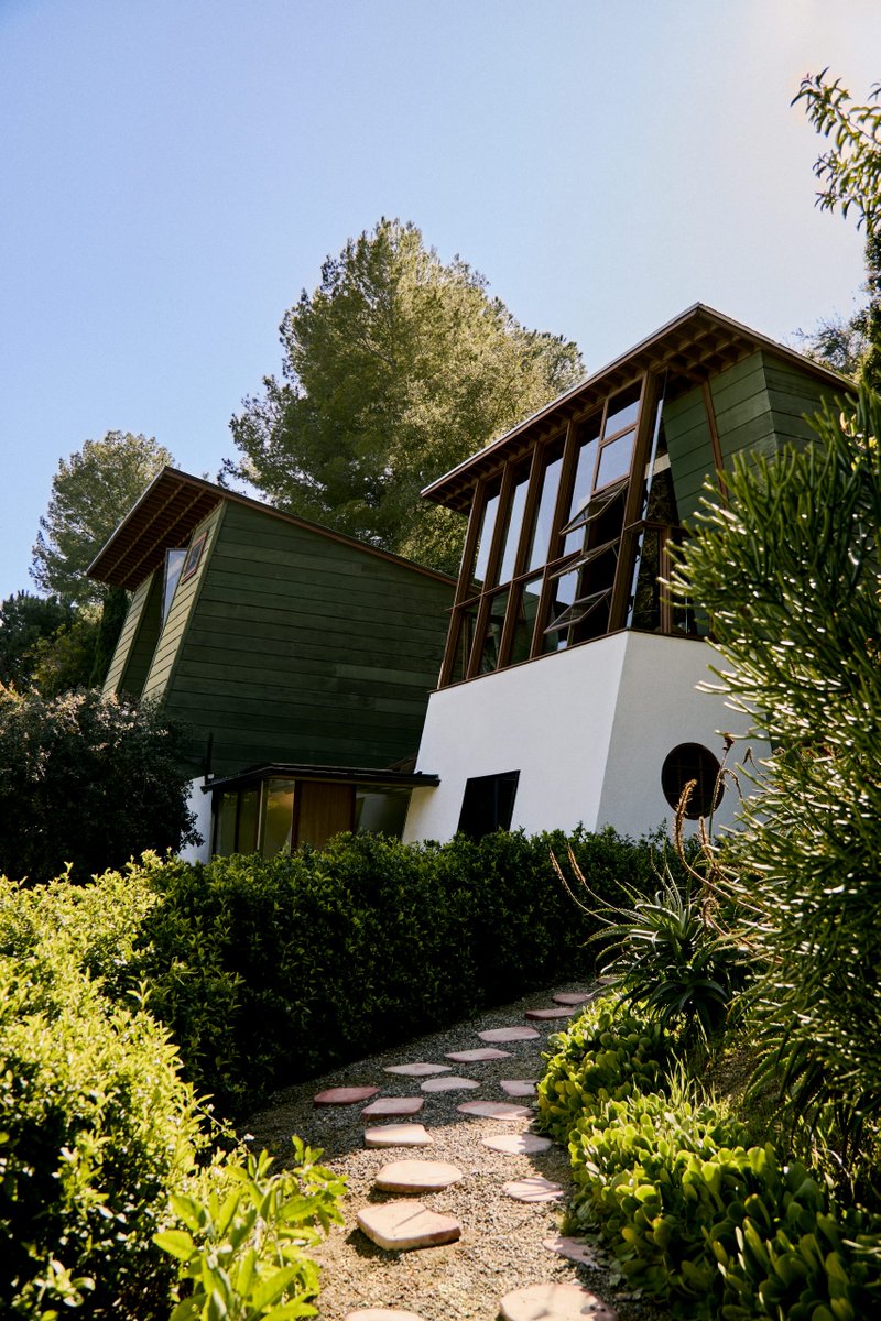 '[The space] is layered with different eras, an accumulation of different moments, to make it look like the house has been lived in through generations.” —A. Quincy Jones's personal residence (1938), redesigned by Giampiero Tagliaferri. Laurel Canyon, Los Angeles.