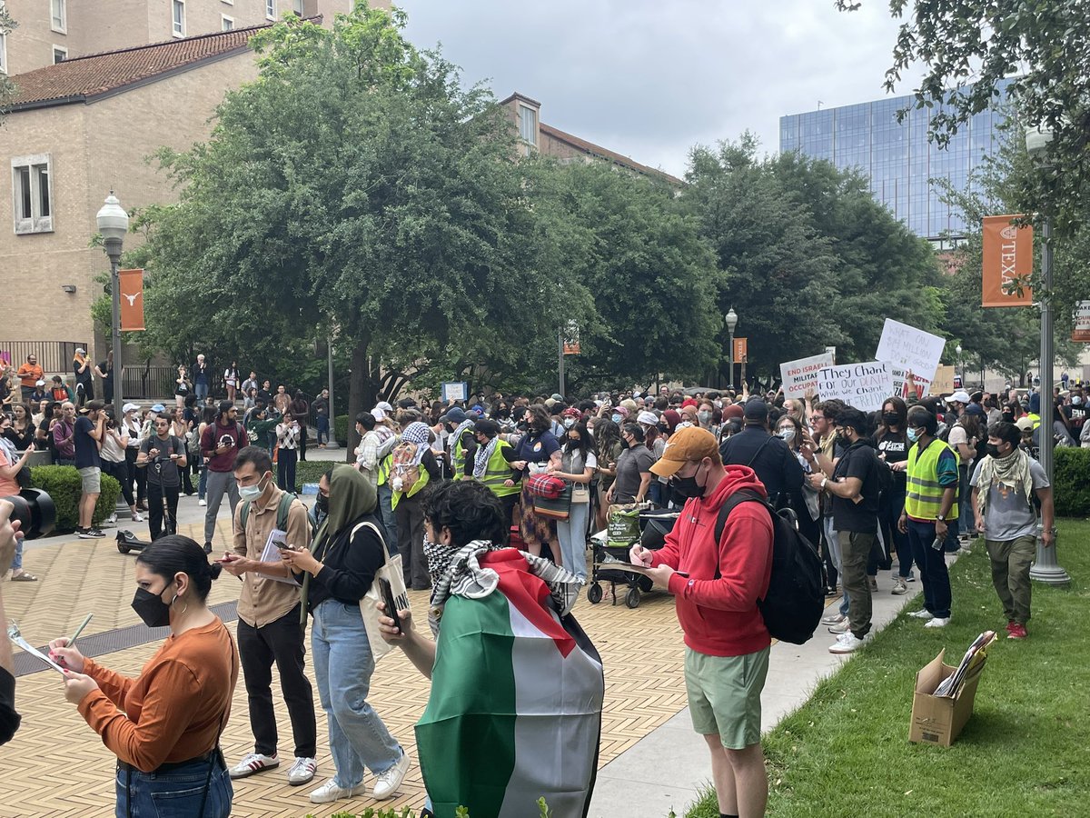 AUSTIN, TX: State troopers and Austin PD have been successful in containing the anti-Israel protests

#txlege #txed