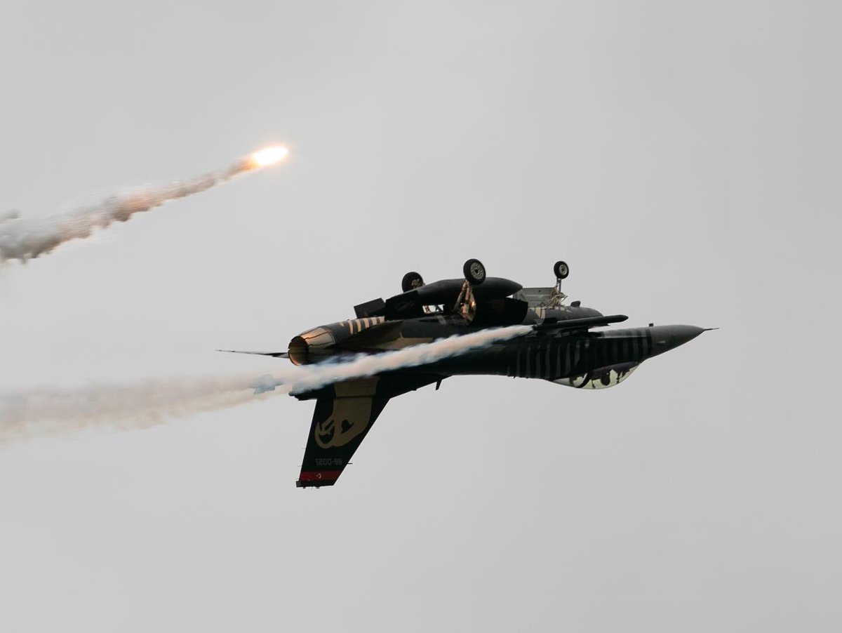 23 Nisan Ulusal Egemenlik ve Çocuk bayramından; Solotürk gösterisi 
#çanakkale #SOLOTÜRK #fightingfalcon #f16