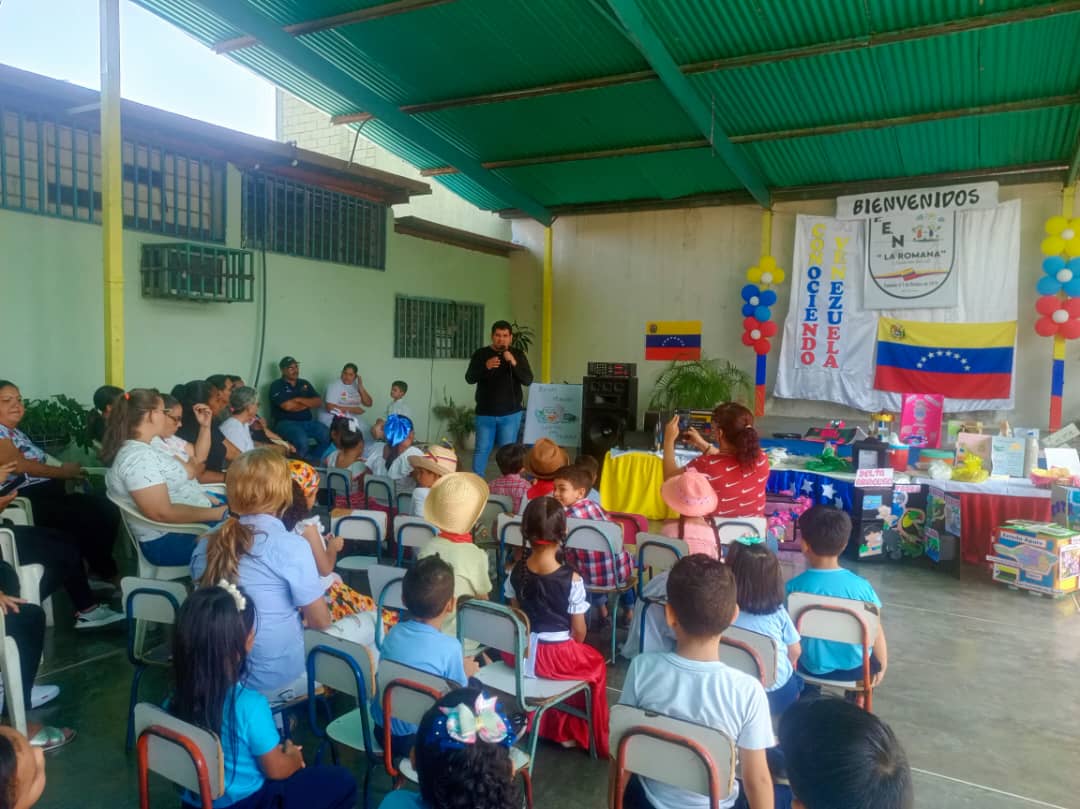 CEIN Alejandro Humboldt parroquia Los Tacarigua Mcpio Girardot, Actividad de cierre pedagógico "Conociendo a Venezuela".
#SembrandoPatria
<a href="/NicolasMaduro/">Nicolás Maduro</a> 
<a href="/_LaAvanzadora/">Yelitze Santaella</a> 
@MPPEDUCACION 
<a href="/LeiraSuarezPsuv/">LeyraSuarezPsuv</a> 
<a href="/Soykarinacarpio/">Karina Carpio</a>