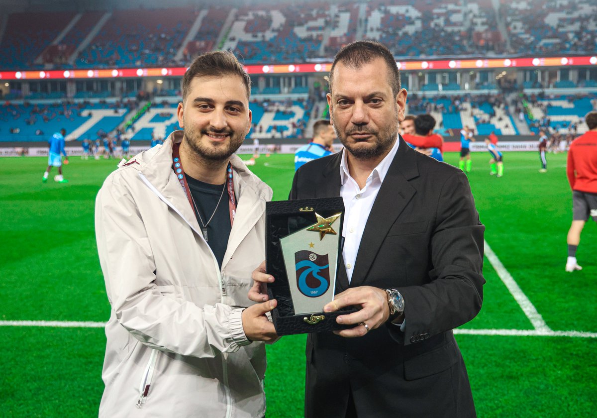 Başkanımız Ertuğrul Doğan'dan Türk Telekom eSüper Lig'de şampiyon olan Espor Takımımıza plaket

🔗 bit.ly/3xSBsml