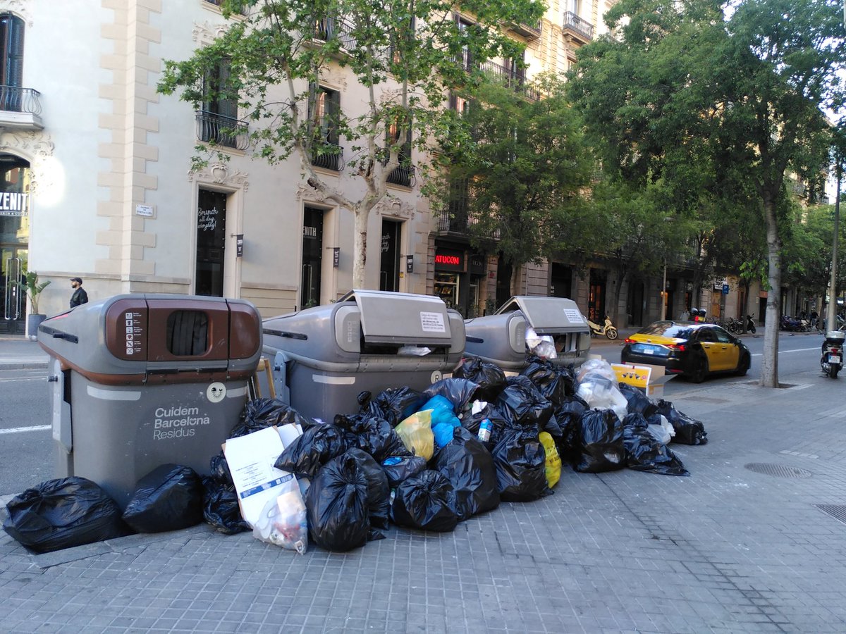 Del pla 'Barcelona posa't guapa' al pla 'Endreça BCN'... veig que hi ha una distància sideral! 🙄