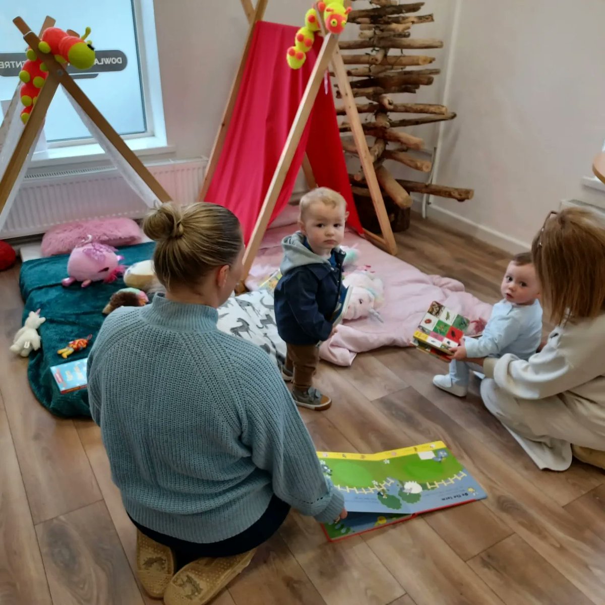 Baby Bookworms had a lovely session yesterday... all enjoying books, play, socialising and fun.

Pop along at 10am next Tuesday to join in the Baby Bookworm fun

#babybookworm #dowlaiscommunitycentre #merthyrtydfil #parentandtoddler