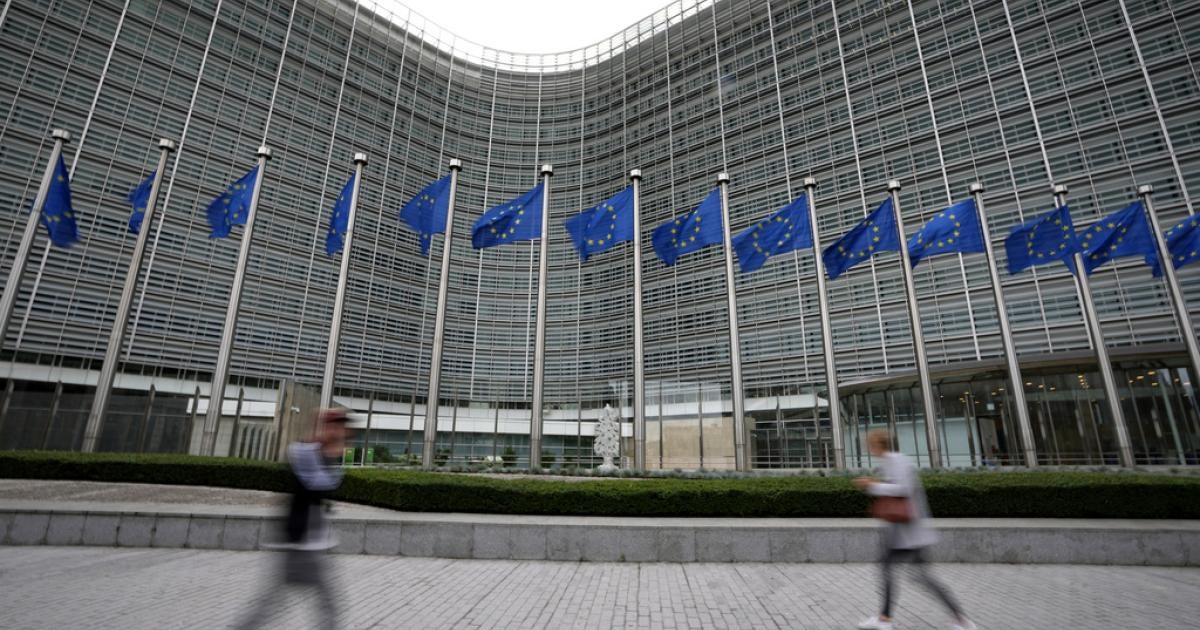 A step forward for corporate accountability. 

On the 11th anniversary of the Rana Plaza disaster, the EU Parliament has approved a law requiring large companies to prevent and remedy human rights and environmental abuses in their global supply chains.
trib.al/kyp5WkL