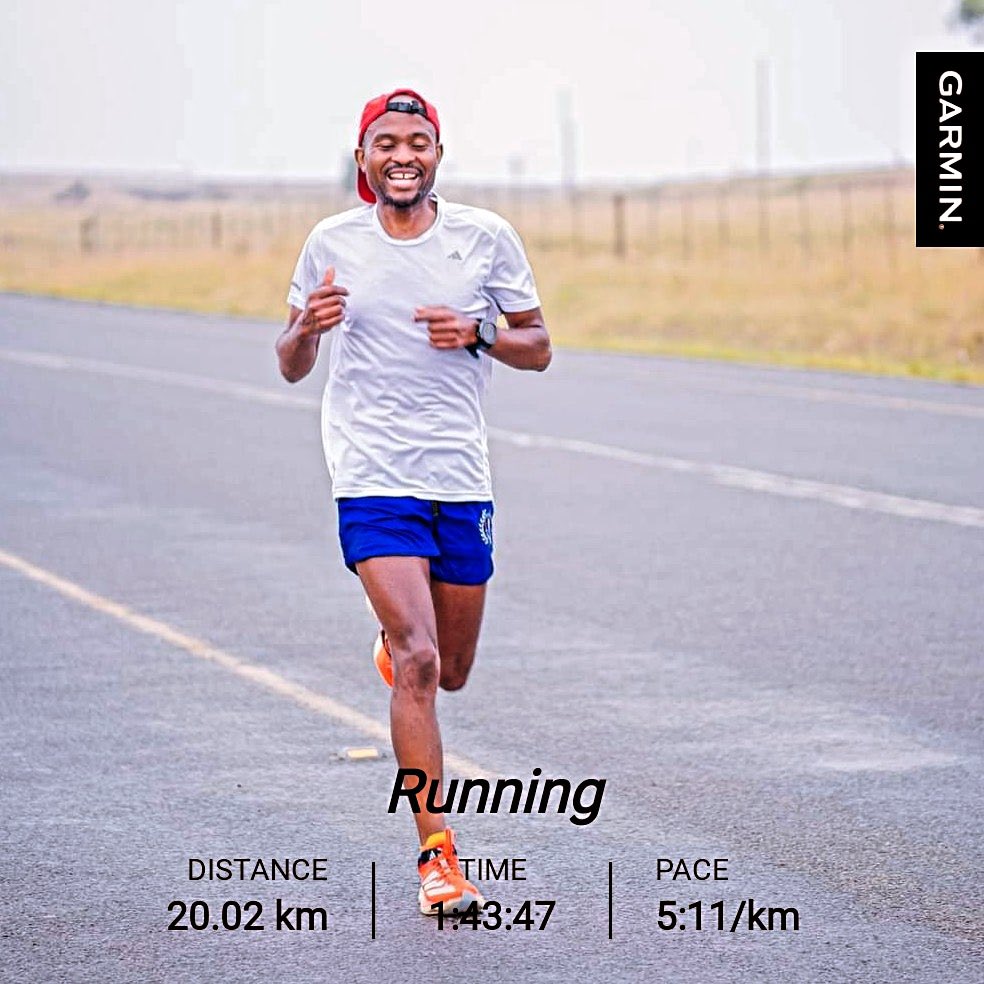 Mid week LSD . Gearing for @ChillieRunners Buffalo city marathon on the 1st of May . #FetchYourBody2024 #TrapnLos #ipaintedmyrun