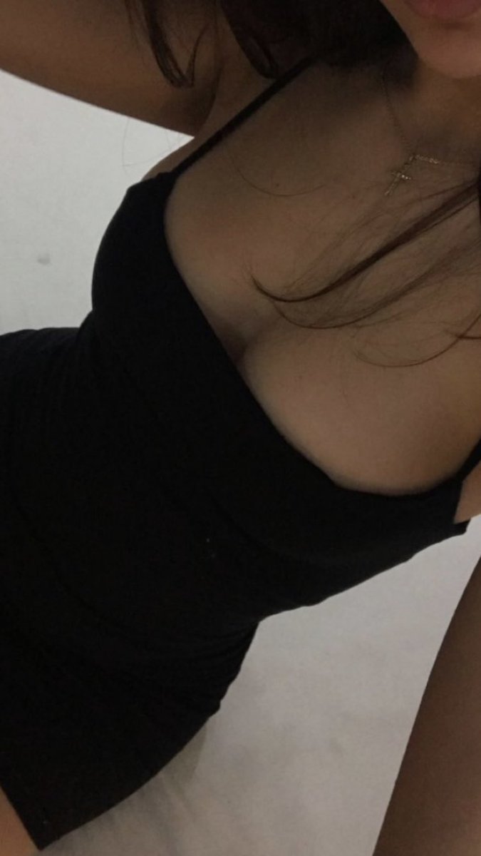 Evaaaarrrrr's tweet photo. Je suis toute excitée ce soir 
Venez vite dm si vous voulez des vidéo solo!!!🔞
#paypal https://t.co/5lzCmGEQvz