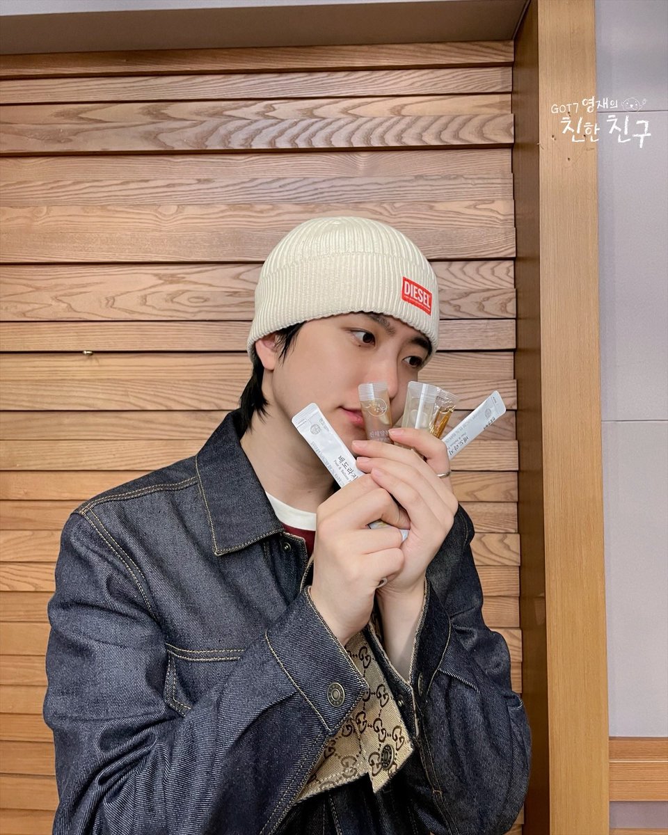 mbcbf_ever's tweet photo. 🦦친친🦦

앞타임식구 별밤의 홍작가님께서 진짜로 챙겨주신 꿀🍯🐝
맛나고 달콤해서 달디도 주문했다는건 안비밀 😉🫶

#MBC #RADIO #GOT7영재의친한친구 #친한친구 #친친 #달친친 #달디 #GOT7 #갓세븐 #영재 #YOUNGJAE https://t.co/jViXFDfhhT