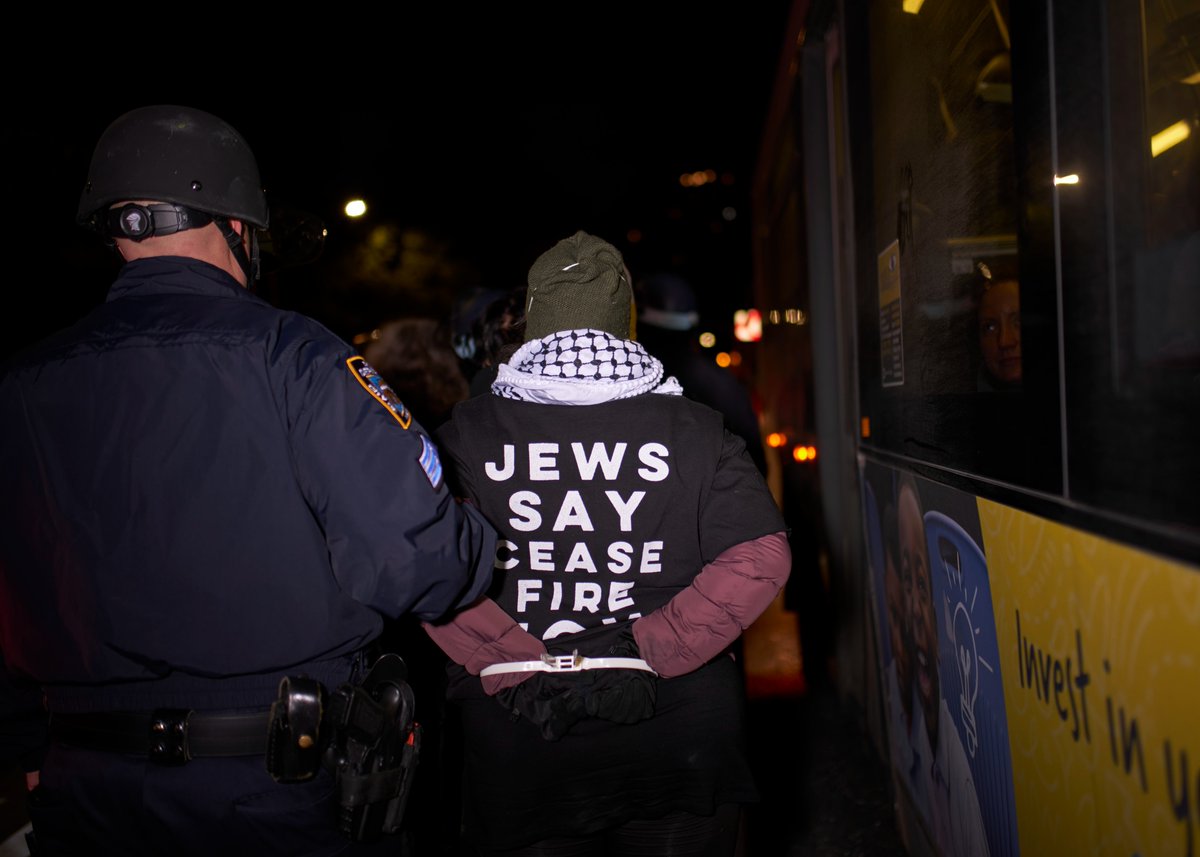 Bus drivers refused to transport protestors from last night's Seder in the Streets to the precinct, forcing cops to drive the busses. Power and solidarity to the union bus drivers with @twu100 who refuse to collaborate with the NYPD, which commandeers MTA busses for mass arrests.