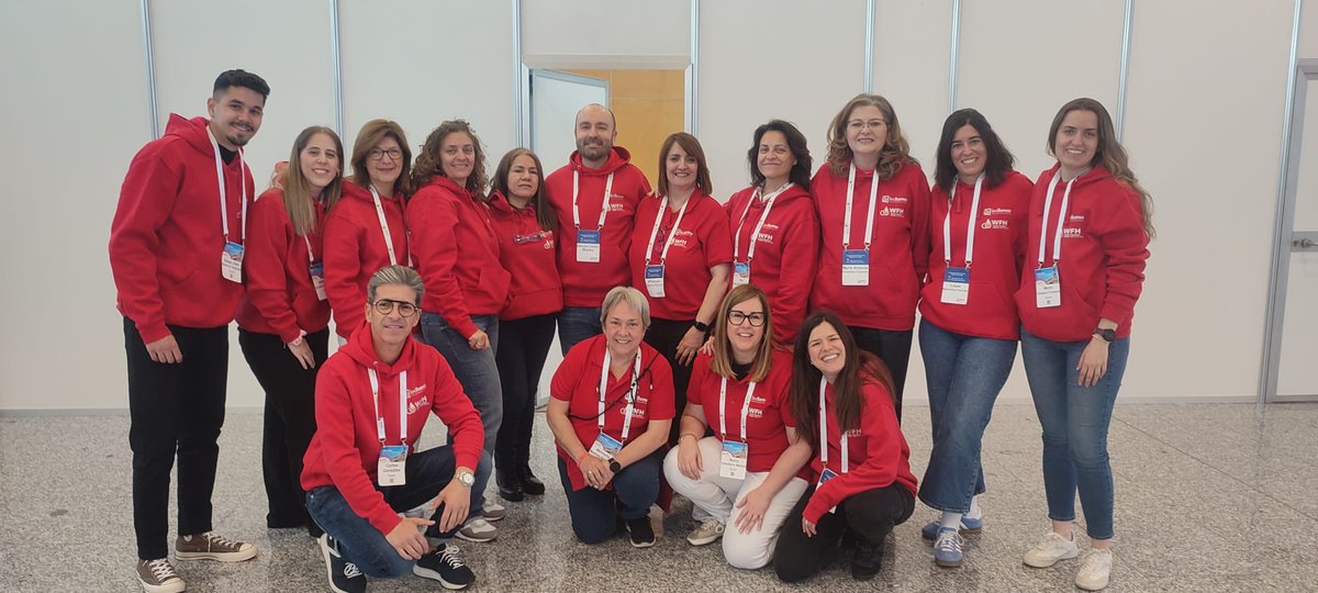 #WFHCongress2024. Equipo de voluntari@s de la Sala de tratamientos del Congreso Mundial de Hemofilia en Madrid Un placer compartir con pacientes de todo el mundo su historia de vida. Hoy más que nunca por una atención Equitativa ! @SJDbarcelona_es @hemofilia_cat