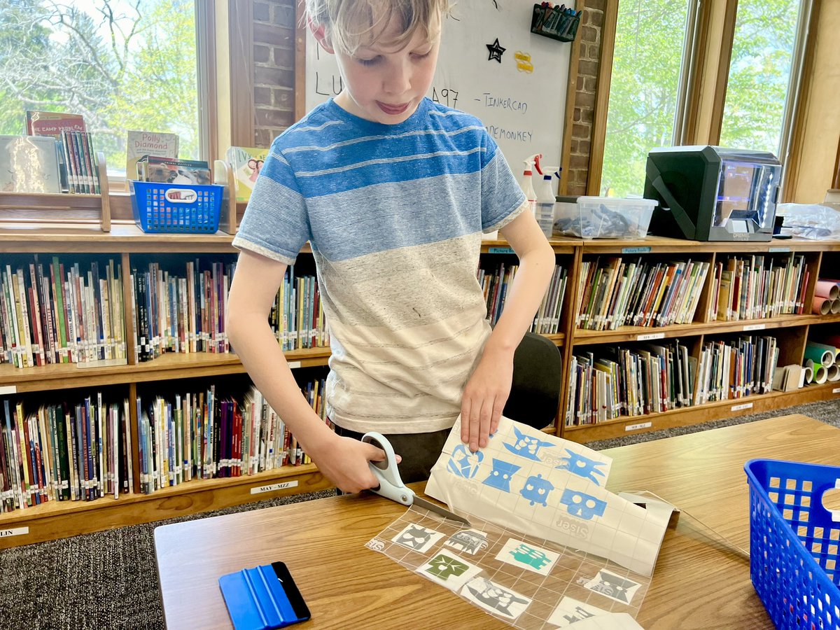 TatnallLS's tweet photo. Market Day preparations are in full swing in third grade. Students utilized the Lower School’s 3D printer, vinyl cutting machine, tinkercad, and their creativity to dream up amazing products! 
#TatnallLower #Tatnall3rdGrade #TatnallAimHigher https://t.co/0yURXtI4kQ