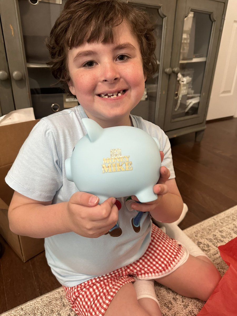 Thanks to the @Braves for sending Landon a package. So kind! He loves the signed @ozzie ball and especially loves the @MoneyyyMikeee piggy bank.