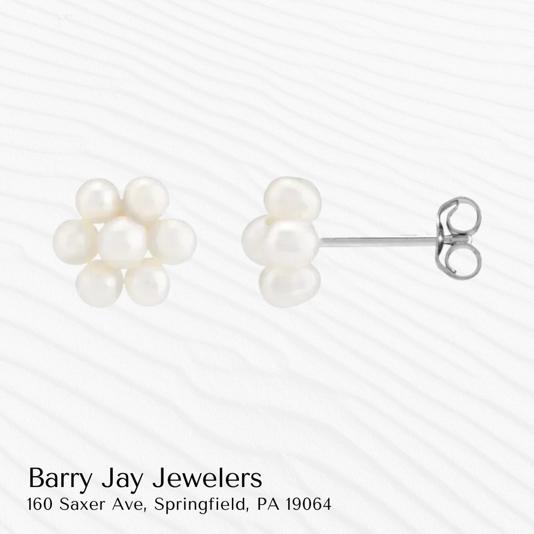 These 14K White Cultured Pearl Flower Earrings are the perfect accessory for the springtime! 🌸✨

#BarryJayJewelers #Earrings #Swarthmore #WomensJewelry #DrexelHill