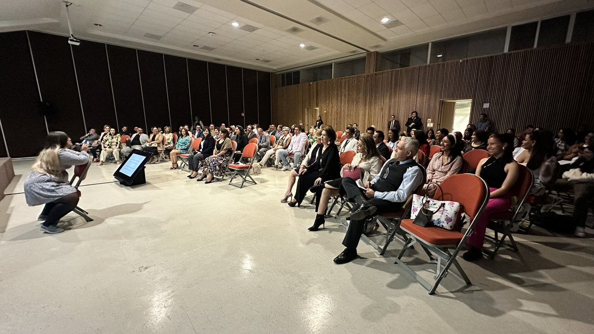 #HoyEnLaFES se lleva a cabo la conferencia: “Trató digno y justo a la población LGBTTTIQ+” por parte del @RC_EDOMEX