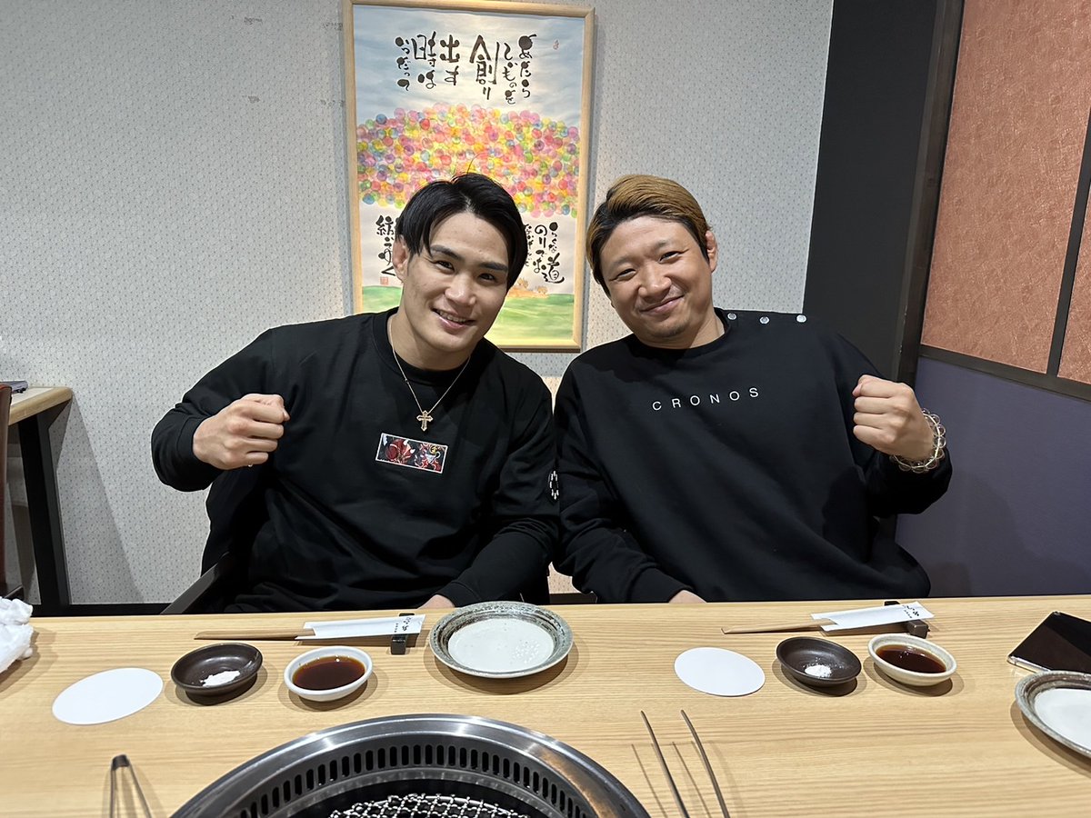 【#金太郎RIZIN祝勝会‼️】

TEAM金太郎でメディカルケアの後は
勝ち飯の焼肉を囲んで祝勝会🌟

@Kintarou0319
#焼肉 #TEAM金太郎 #RIZIN #MMA #パンクラス大阪稲垣組 #総合格闘技 #プロ格闘家専属トレーナー #大阪重症専門 #治療 #整体 #コンディショニング #みつだしょうへい⁡⁡⁡ #CRONOS