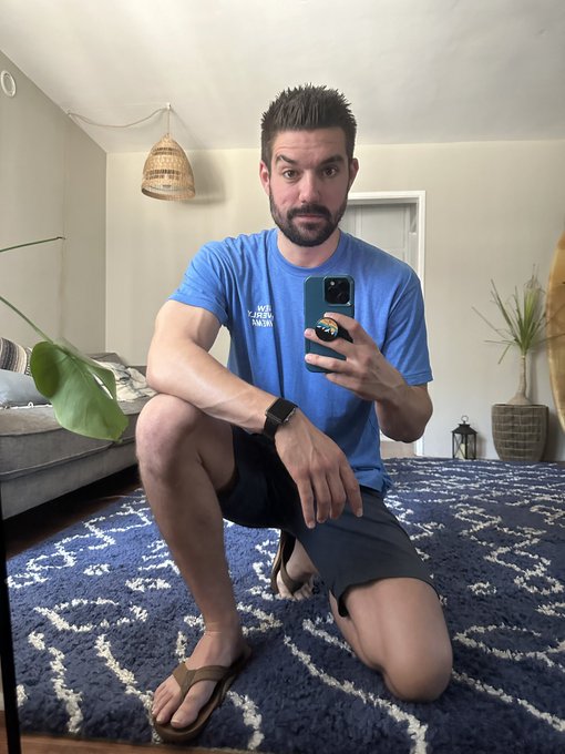 To shave the beard or na? Hmm 🤔🧔🏻&zwj;♂️ https://t.co/u9rsSUfaif