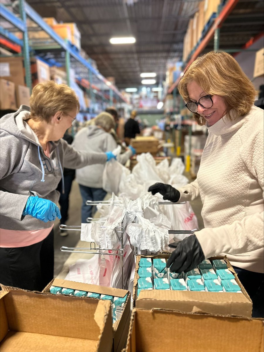 📢 Last call for volunteers!  Don't miss your chance to join us tomorrow in Hauppauge from 10am to 12pm for our outreach program's bag packing event. Every hand makes a difference! 

Sign up now: buff.ly/492dGl9

#LongIslandCares #Volunteer #FightHunger'