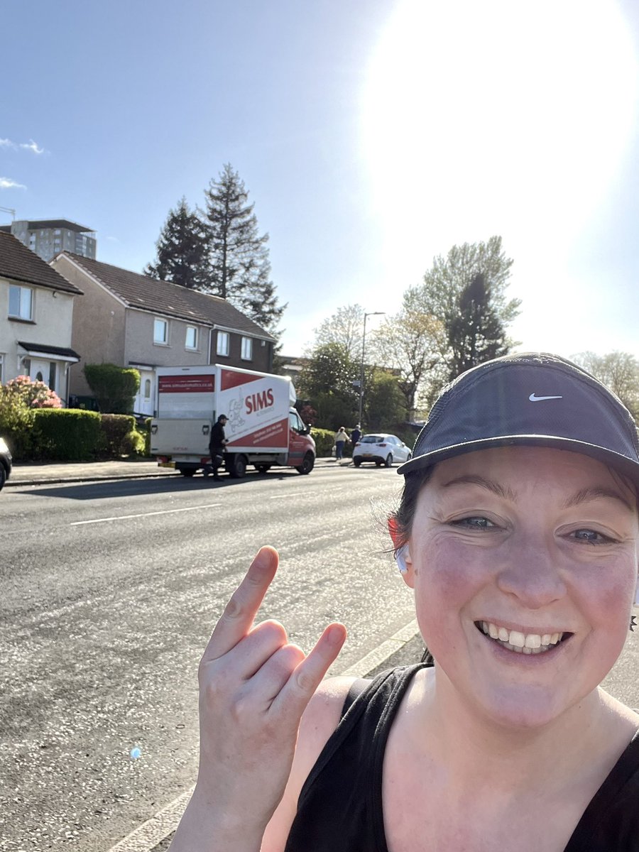 laurakaykelly's tweet image. I was a little teary after tonight’s #comebackrun with @bennettrun. Between all the stress and worry and the hospital visits, I’ve not had a lot of space for exercise. Thank you for telling me I’m still a runner. It feels better to be a runner who ran today.