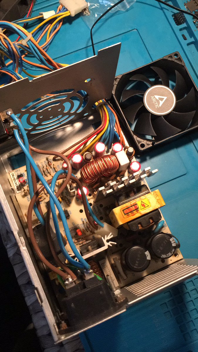 Falcon_11 tweet media