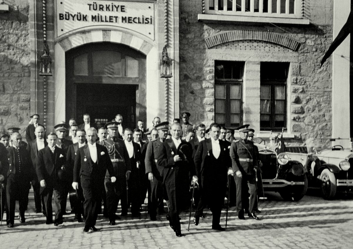 'Egemenlik kayıtsız şartsız milletindir' ifadesi çocuklara, gençlere, yetişkinlere nasıl kazandırılır?' Şahin Aybek'in (@sahin_aybek) 'Türkiye Hepimizin Eğitim Hepimizin' programının konuğu Prof. Dr. Nuray Senemoğlu oldu. 🎥 youtu.be/YFK420_hLWY