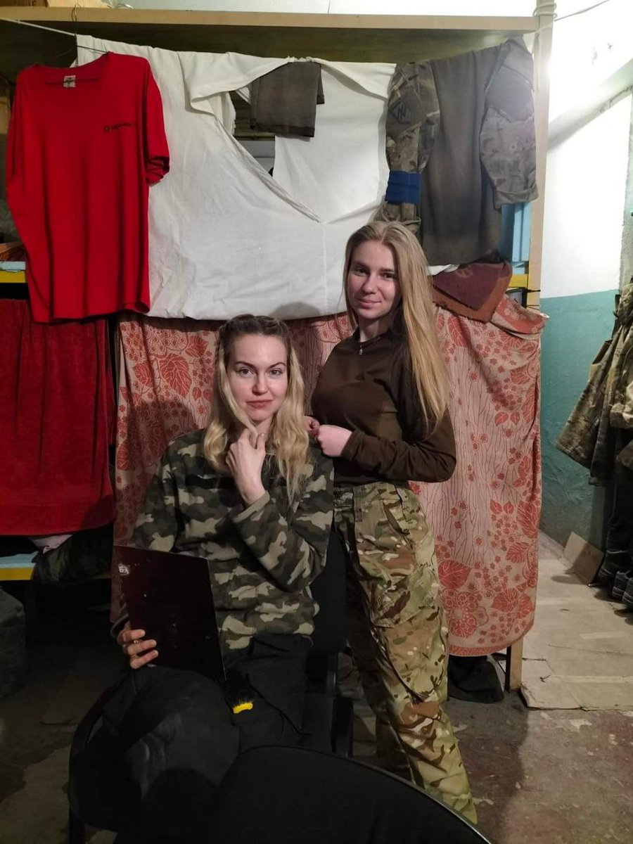 This photo shows two Ukrainian servicewomen a moment before a russian aerial bomb hits their bunker in Mariupol in 2022. Read the incredible story of one of them - about the defense of Mariupol, life underground and russian captivity: armyinform.com.ua/2024/04/19/oty…