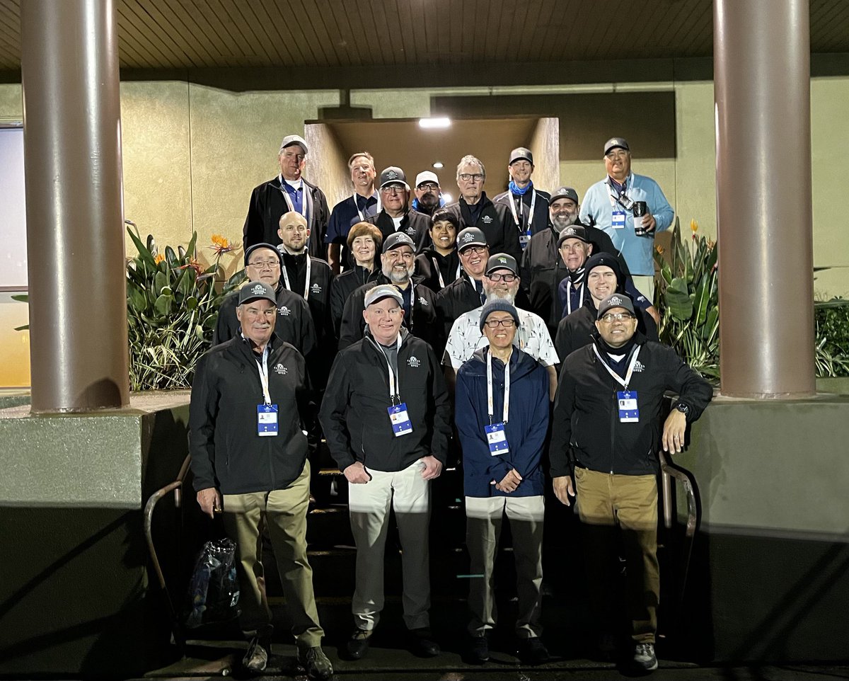 GolfTorrey's tweet photo. We wish a happy #NationalVolunteerWeek to anyone who has ever given their time to make Torrey Pines the best municipal golf course in the country! The Dew Crew, the Divot Club and the Farmers agronomy program participants — we appreciate you and everything you do for Torrey! ⛳️ https://t.co/uZhG8yWODk