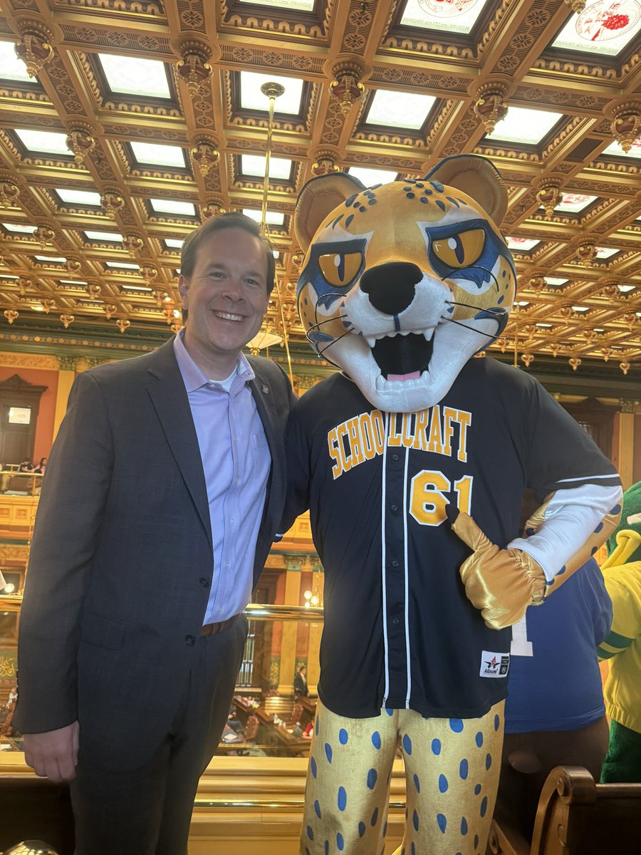 Mascots Invade Lansing, Part 2: Michigan Community Colleges held their annual advocacy day, and in addition to meeting with @schoolcraftnow officials, I got to meet Ozzy the Ocelot!