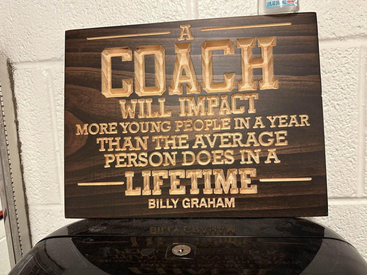 CoachBWhite7's tweet photo. #HighSchoolHallways Inspiration is all over the hallways and locker rooms of the high schools in our great country…..Thanks to all the great coaches who make an incredible impact in the lives of so many! https://t.co/V4nHmeTVLs