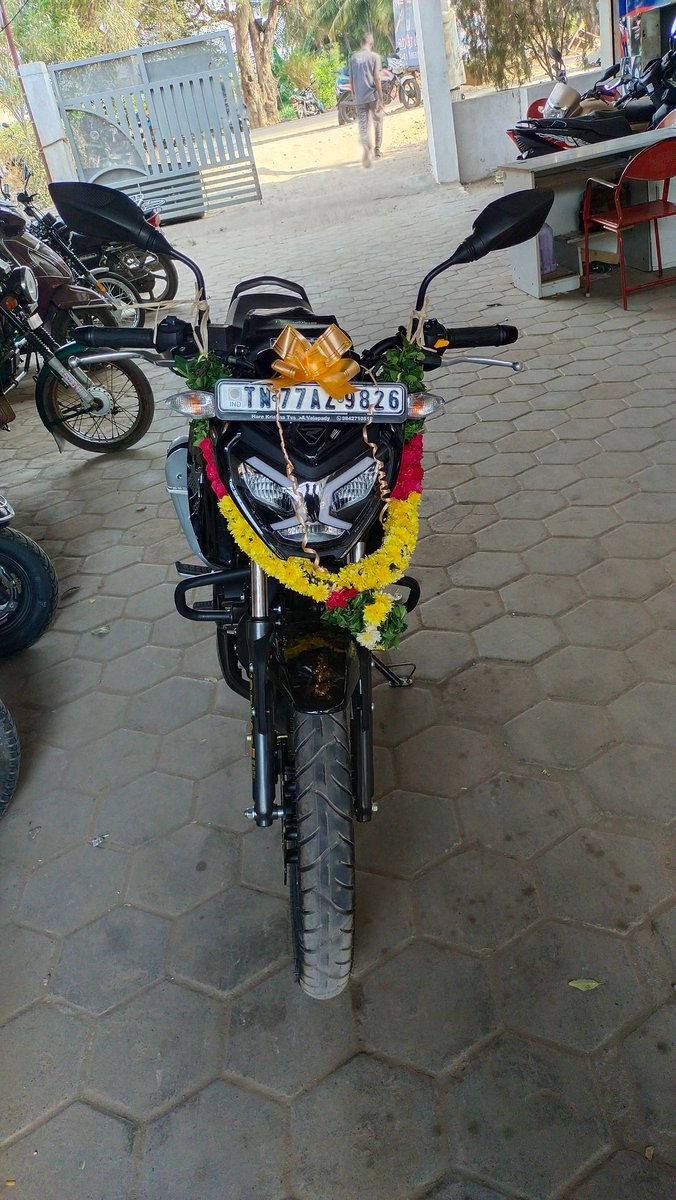 BarathSalemSfc's tweet photo. My new bike 🏍️, My new adventure 💫
With Your Blessings @Suriya_offl Anna🛐♥️👑

@rajsekarpandian Anna❤️
#TVS125RIDER https://t.co/rd03Fx4iXM