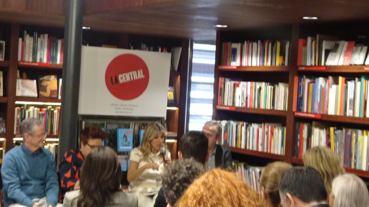 Presentación de'Los ricos no pagan IRPF'@Capitan_Swing en #LaCentraldelMuseoRwinaSofía La Ministra @Yolanda_Diaz_ Y Susana Ruiz de @OxfamIntermon acompañan a los autores