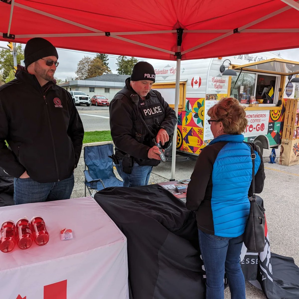 Crime Stoppers had a successful morning out with Windsor Police Service Auto Theft Unit handing out information on our program as well as assisting with handing out faraday bags to the public. We are thankful for Montaneros Coffee to-go as well! Stay tuned where we will be next!