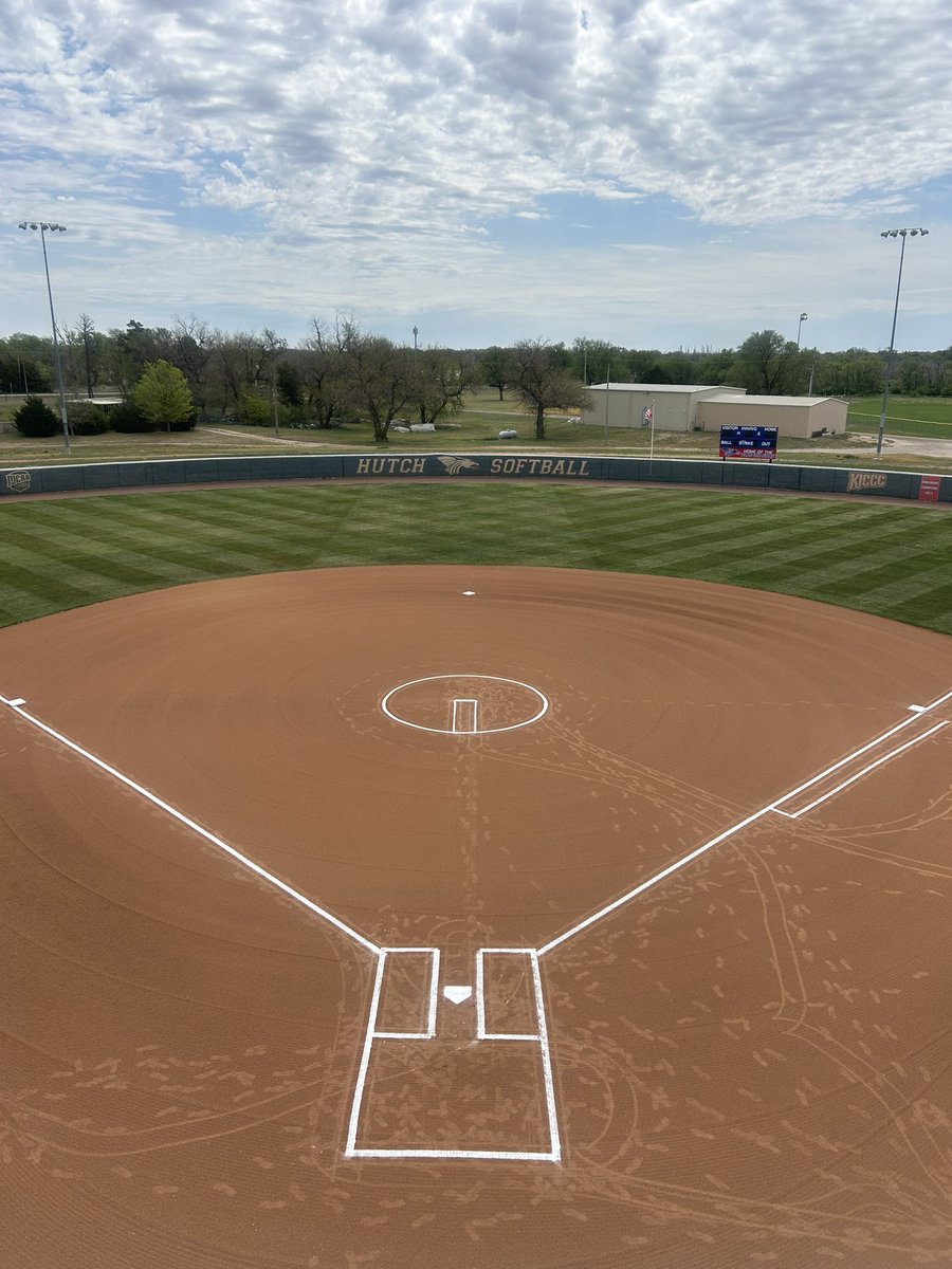 HUTCH SOFTBALL tweet media