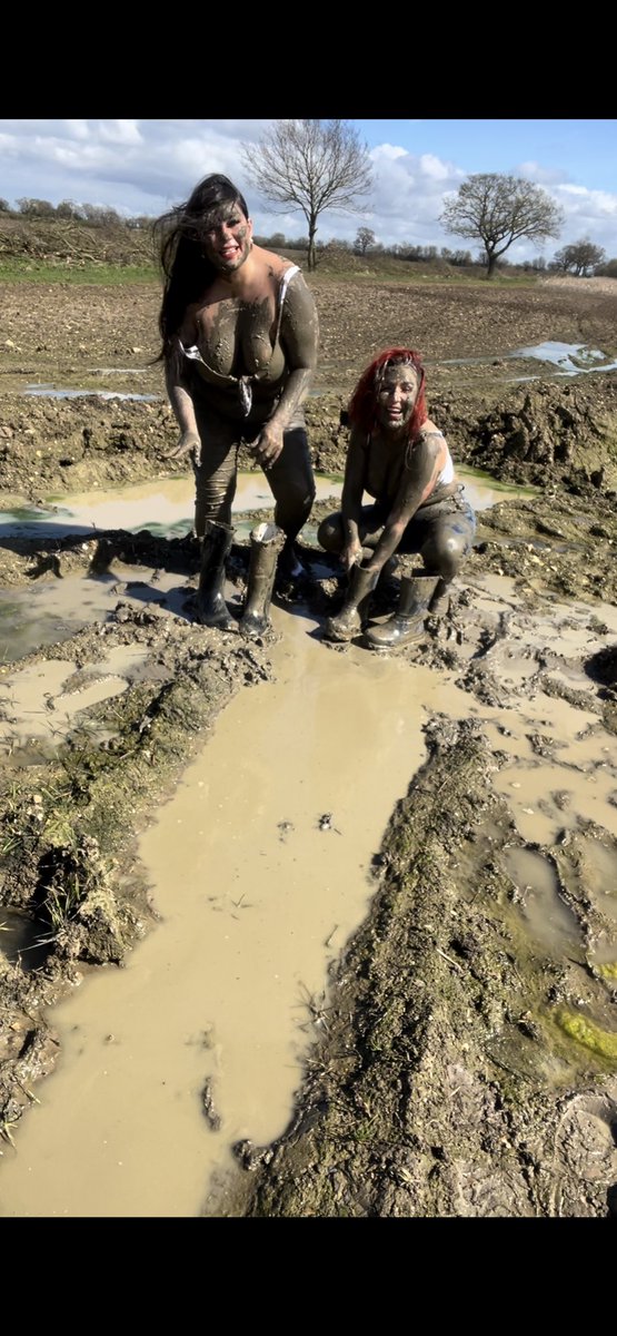 PrincessBratt4's tweet photo. 📣 OUT NOW 📣
The most amazing welly fill!!!
Squelching our feet back into the mess and mud 🤪
🔓 Out now NO PPV everything unlocked🔓
#essexgungebabe #dirtywomen #mudfilming #filth #wellyfill #mud #muddygirls #getyourownback #bigtits https://t.co/YCj0QQlkf6
