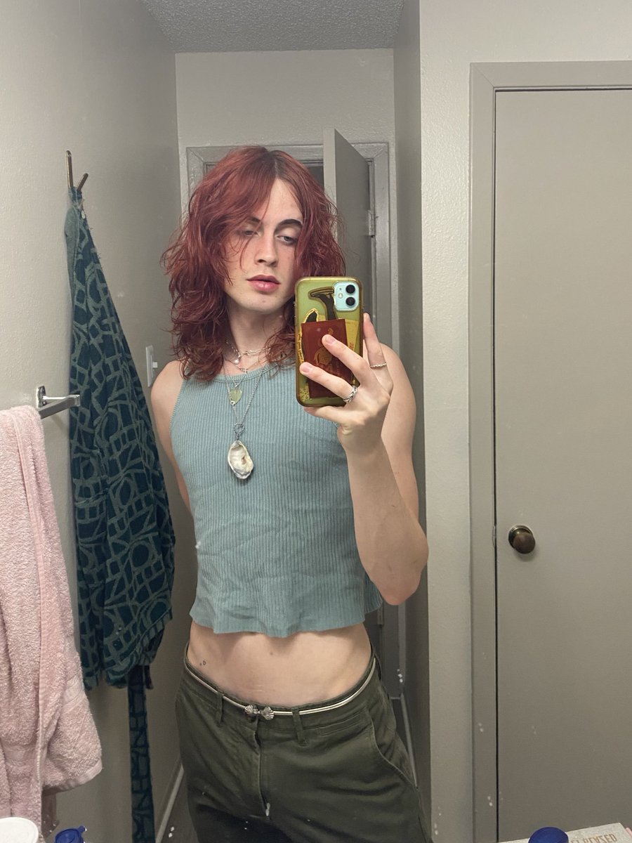 a_typical_gay's tweet photo. Good morning 💚 https://t.co/d0BaWFilUE