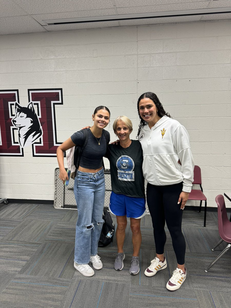 Great having former Husky All-American & current @SunDevilVB assistant coach, Preslie Anderson, on campus today. Today she spoke with our female athletes about leadership, her journey as a student-athlete & the mental side of being a collegiate level student-athlete. #HuskyNation