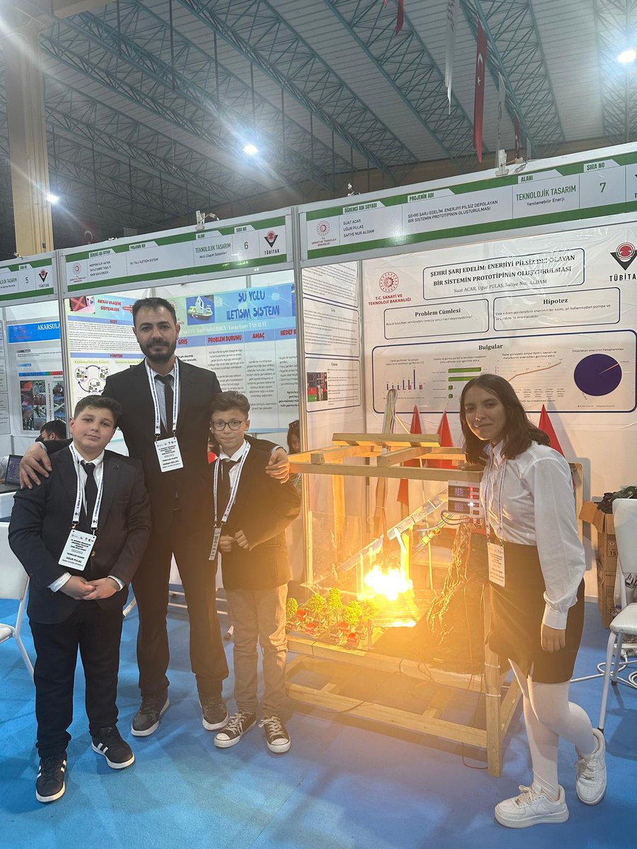 ArgeDenizli's tweet photo. TÜBİTAK tarafından gerçekleşen 18. Ortaokul Öğrencileri Araştırma Projeleri Yarışması Bölge Sergisine katılmaya hak kazanan öğretmen ve öğrencilerimizle bir araya geldik. 
@Tubitak
@TubitakBIDEB
@2204Izmir
@emre_caliskan https://t.co/JeqRb7yu1N