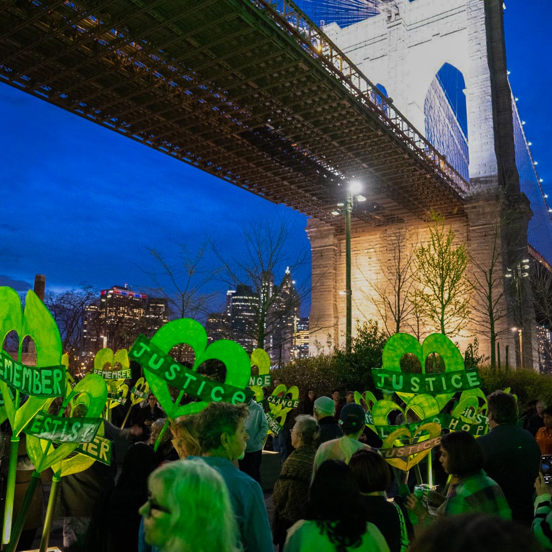 'Serious, respectful, blood-boiling, aggrieved — and, over the course of its three hours, both gripping and important.' New York Times Grenfell: in the words of survivors is playing a limited run at @stannswarehouse in Brooklyn until 12 May 💚 📸 Teddy Woolf, Phillida Lloyd