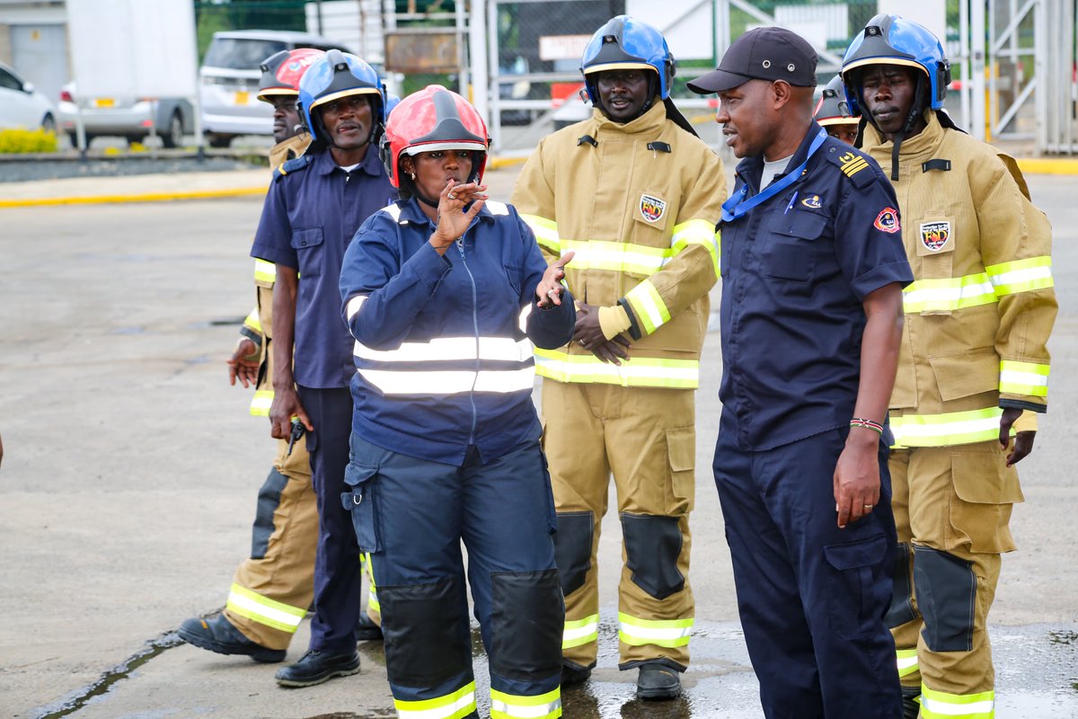 kenyapipeline's tweet photo. Its day 3 of #WorldSafetyWeek and our weeklong campaign is ongoing. We hosted KAA fire fighters at PS 9 (Nairobi, Embakasi) and and took them on a tour of our facility and fire fighting system. We also sensitized them on how to operate the equipment in the event of emergency. https://t.co/N3ZCpGwTvp