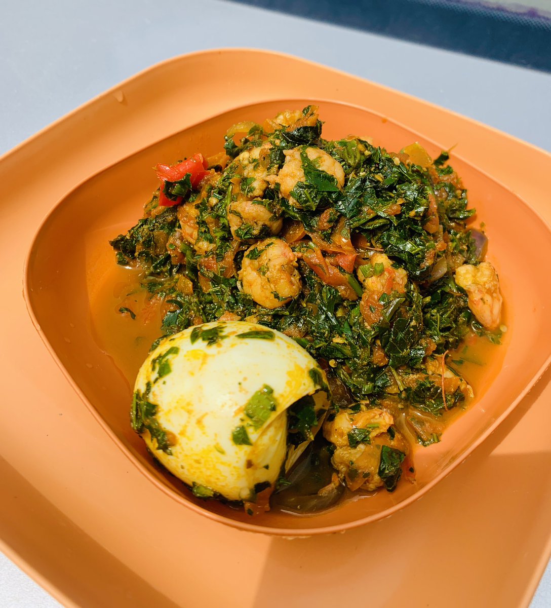Starseams's tweet photo. A quick reminder  📢 🎤 

Veggies in one month will give you the flat tummy carbs will never give forever ✅

  Drop that shawarma &amp; embrace fruit now!

Shrimps 🍤 :
Vegetable leaves 
Boiled 🥚 https://t.co/3iPnWiWNET