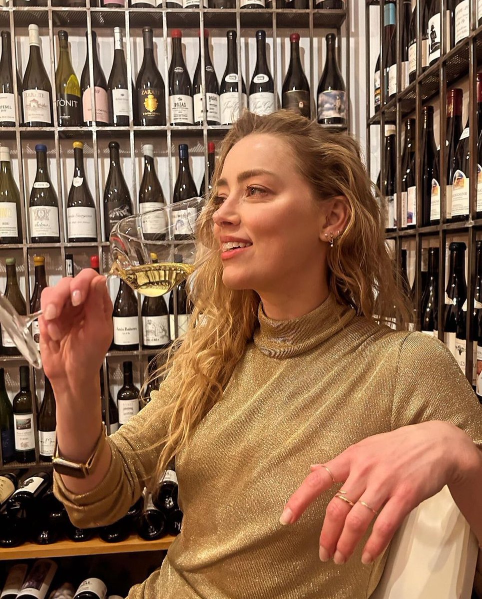hourly Amber Heard tweet media