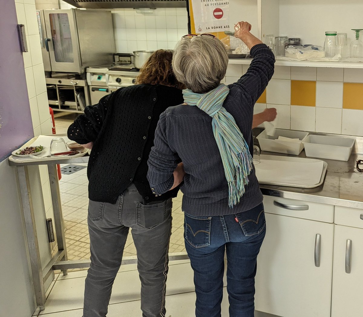 'Sans l'association j'aurais été à la rue durant la période où je ne touchais pas mes aides sociales' À La bonne assiette, ce sont 13 employé·es et une cinquantaine de bénévoles qui servent chaque jour 200 repas complets à 1,50 € pour les personnes précaires. Cette association…